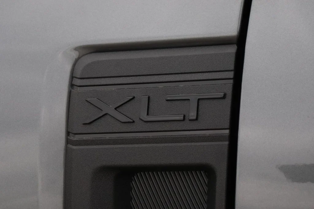 New 2026 Carbonized Gray Metallic Ford XLT image 31