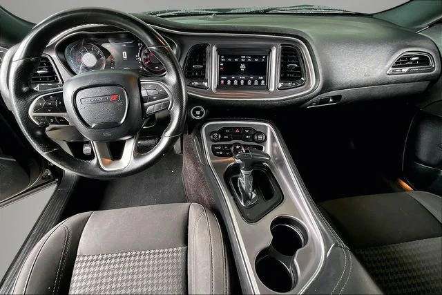 Used 2019 Black Dodge SXT image 7