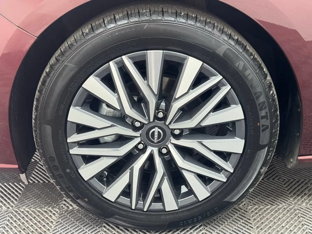 Used 2024 Red Nissan 2.5 SV image 12