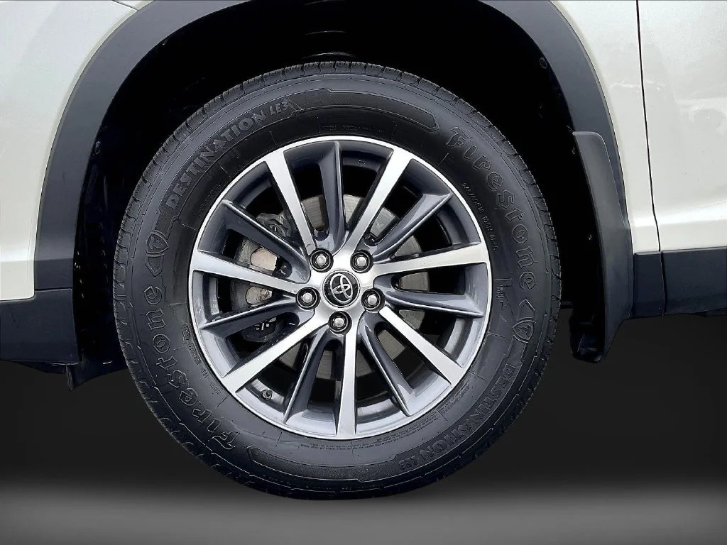 Used 2019 Blizzard Pearl Toyota XLE image 36