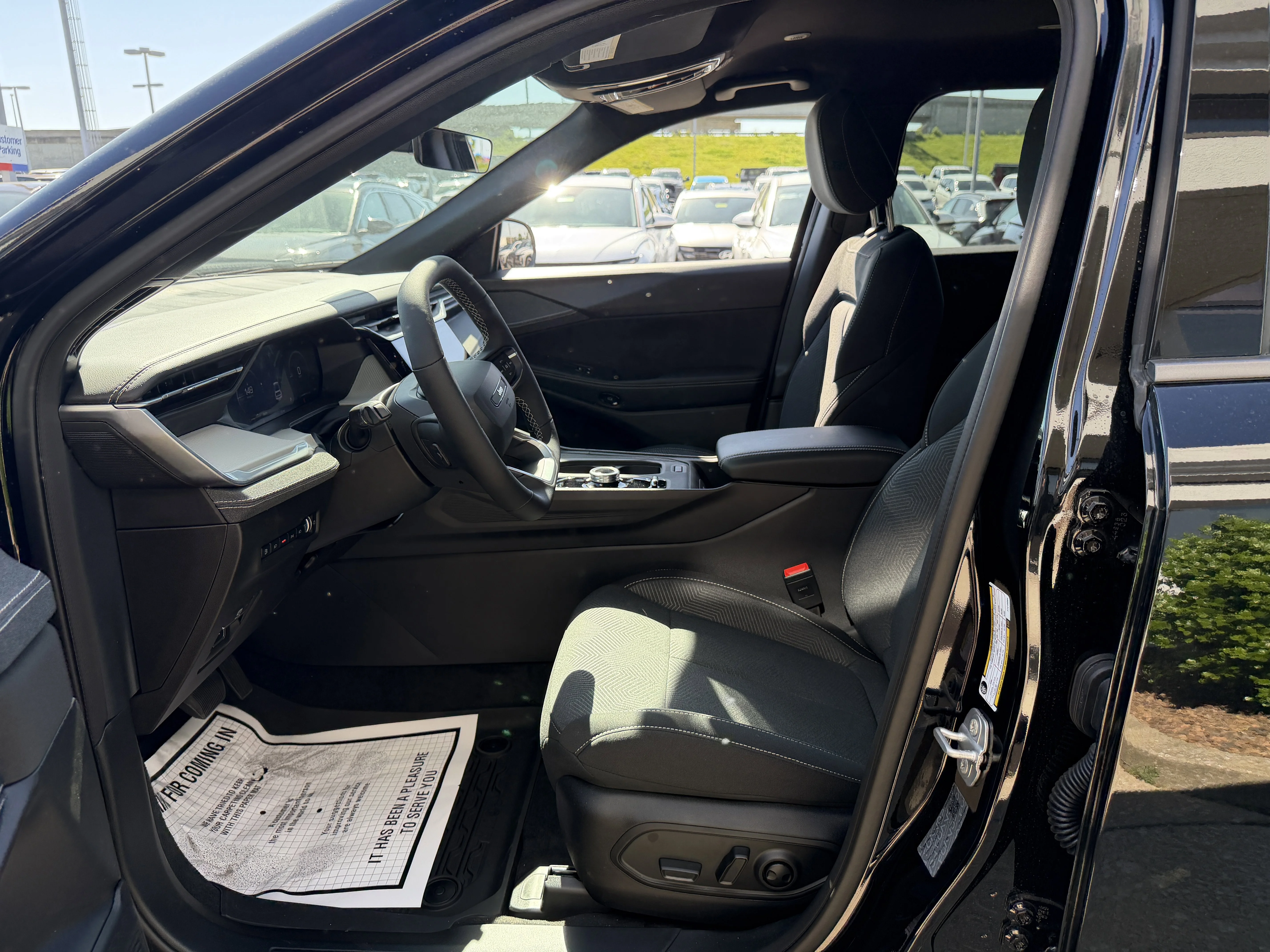 New 2026 Diamond Black Crystal Pearlcoat Jeep Laredo image 30