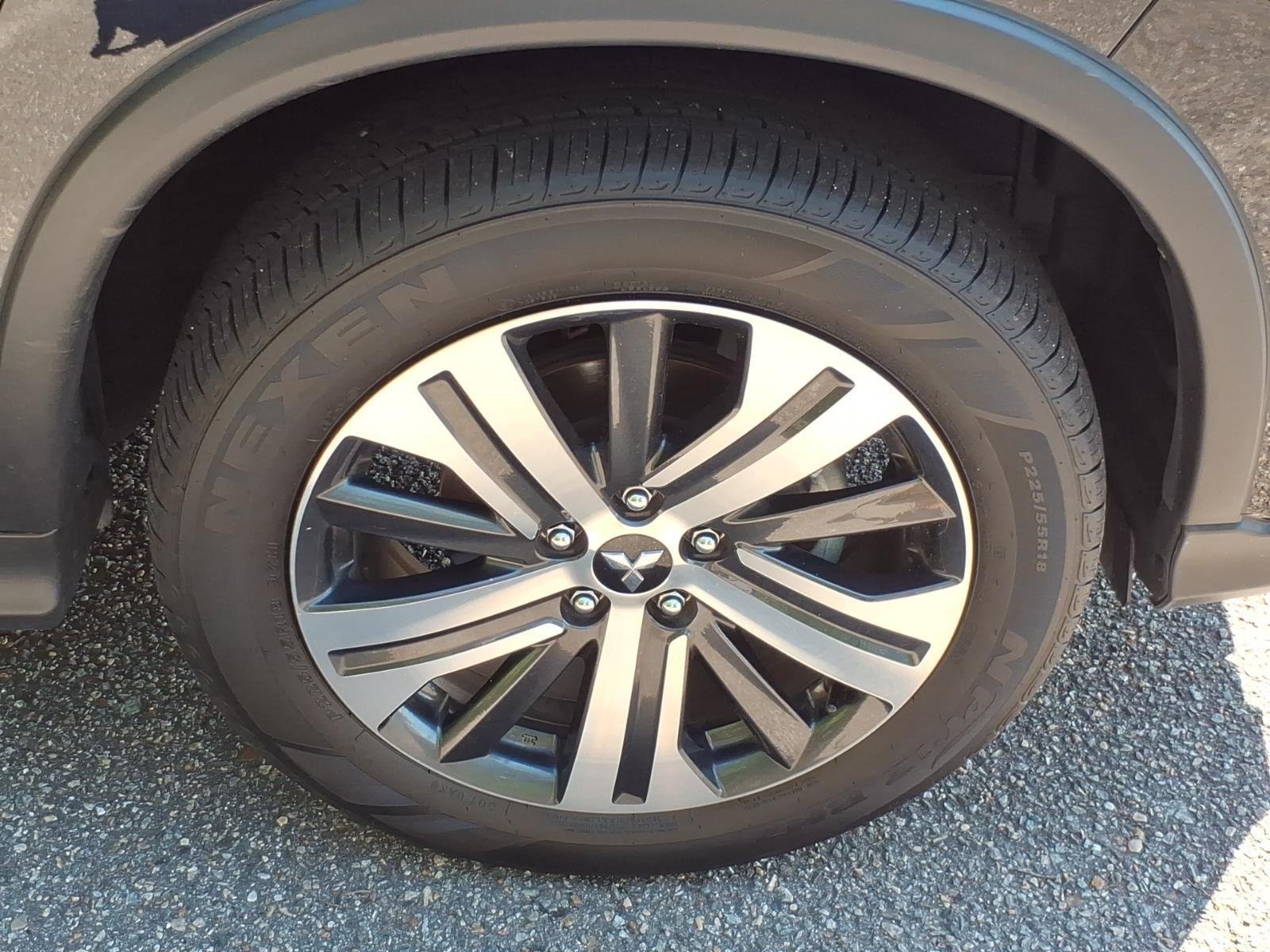 Used 2025  MITSUBISHI  image 9