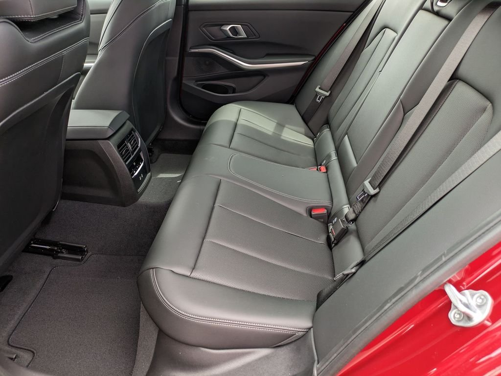 2025 BMW 3 Series 330i - Photo 22