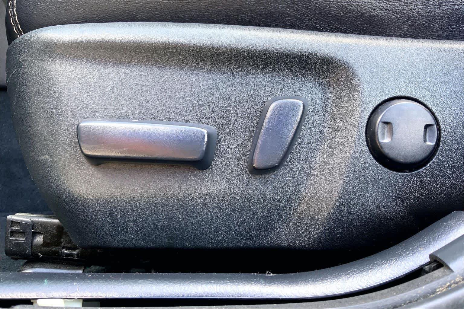 Used 2013 Magnetic Gray Metallic Toyota SE image 32