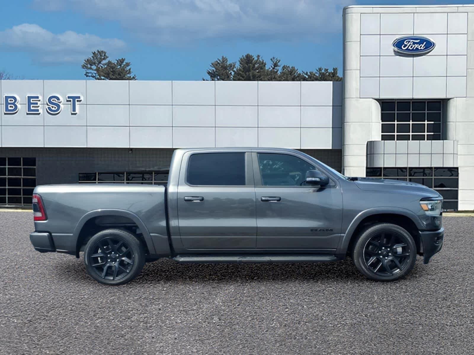 Used 2021 Granite Crystal Metallic Clearcoat Ram Laramie image 8