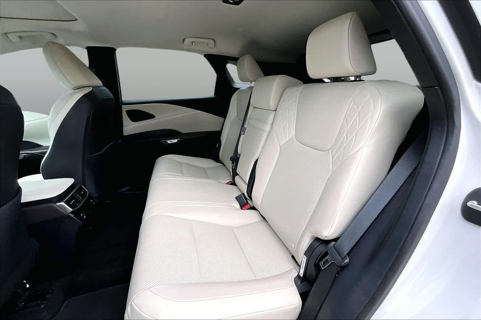Used 2024 Eminent White Pearl Lexus Premium image 21