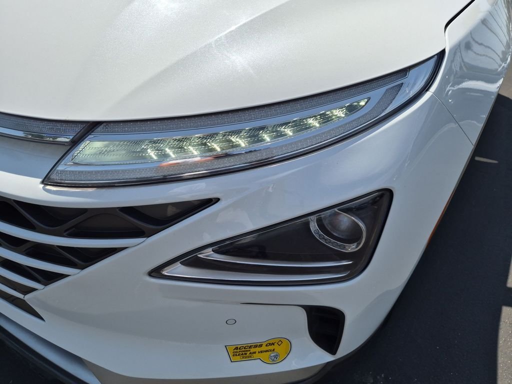 Used 2021 White Hyundai Blue image 9