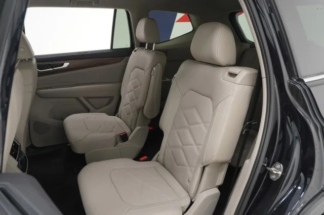 New 2026 Deep Black Pearl Volkswagen 2.0T SE w/Technology image 19