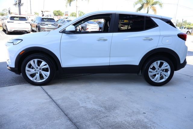 Used 2025 Summit White Buick Preferred image 5