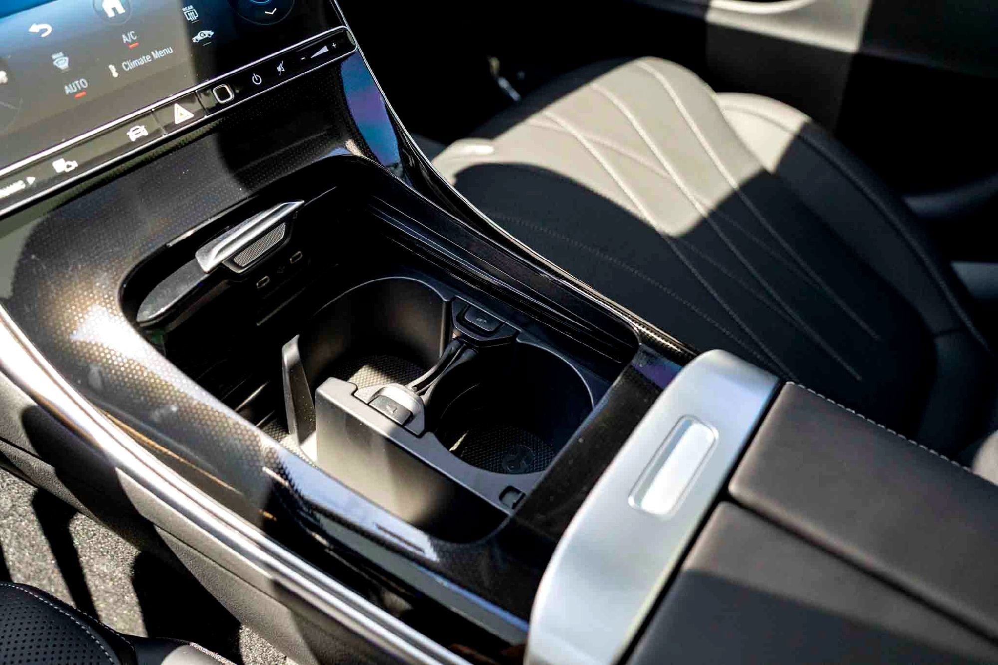 New 2026 MANUFAKTUR Moonlight White Metallic Mercedes-Benz C 300 image 41