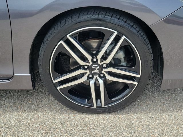Used 2017 Modern Steel Metallic Honda Sport image 7