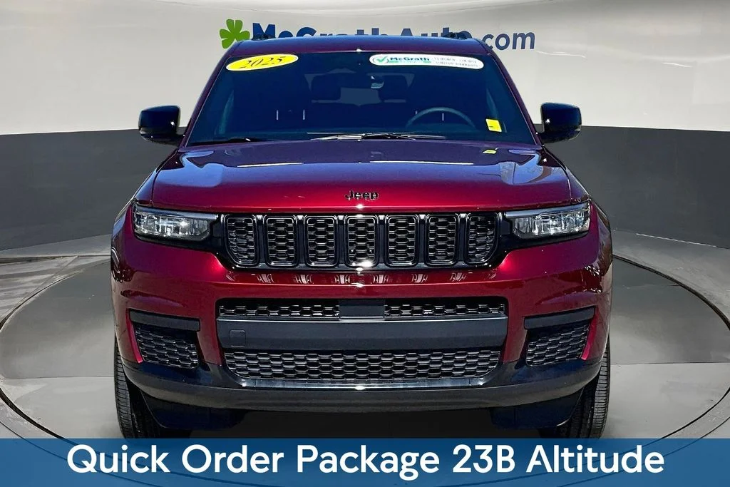 Used 2025 Red Jeep Altitude image 2