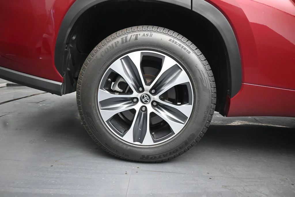 2023 Toyota Highlander XLE - Photo 10