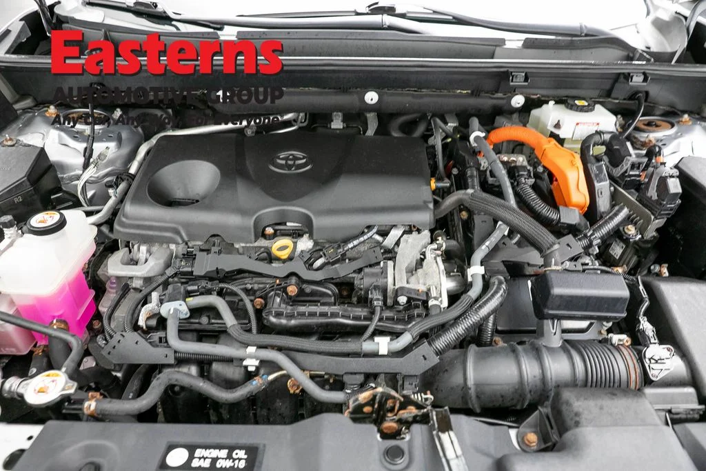 Used 2021 Silver Toyota XLE image 7
