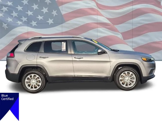 Used 2020 Silver Jeep Latitude image 3
