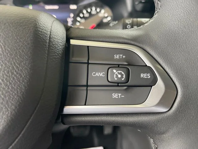 New 2026 Red Hot Pearlcoat Jeep Latitude image 17