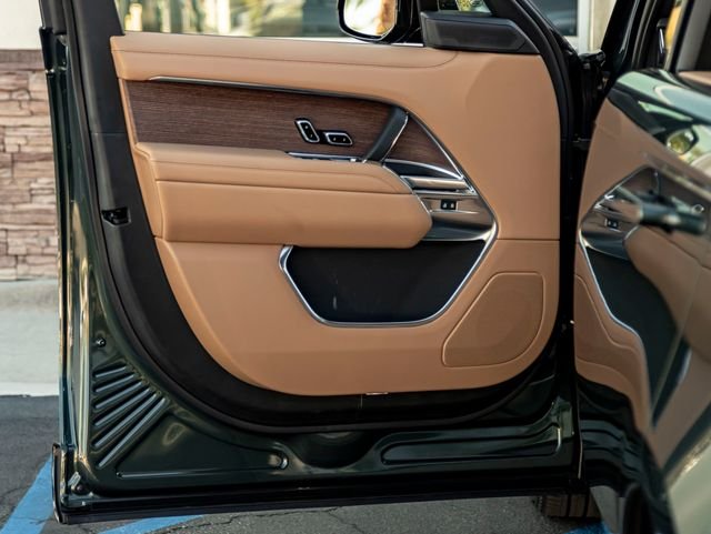 New 2026 Belgravia Green Land Rover SE image 12
