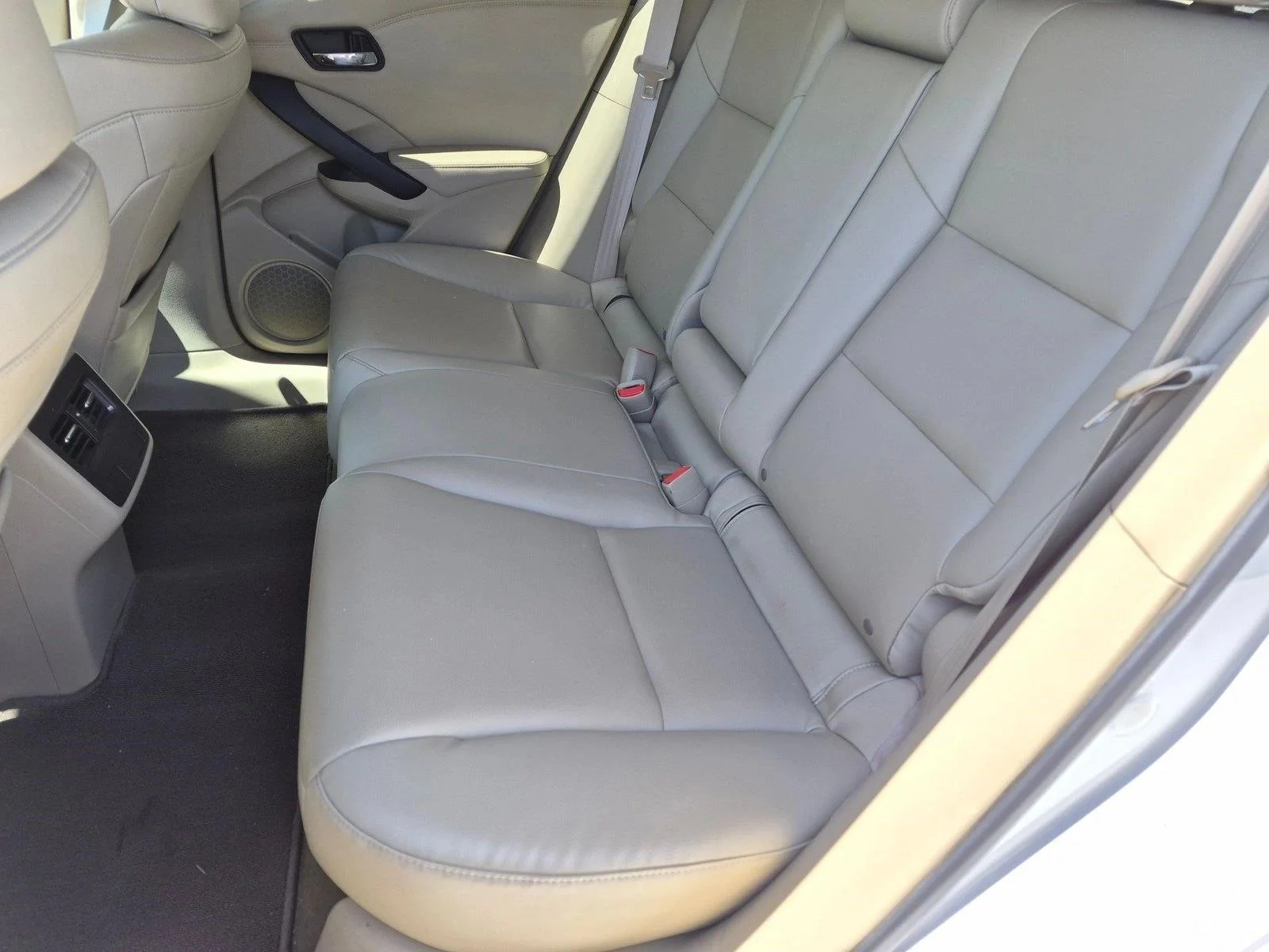 Used 2017 White Diamond Pear Acura  image 18