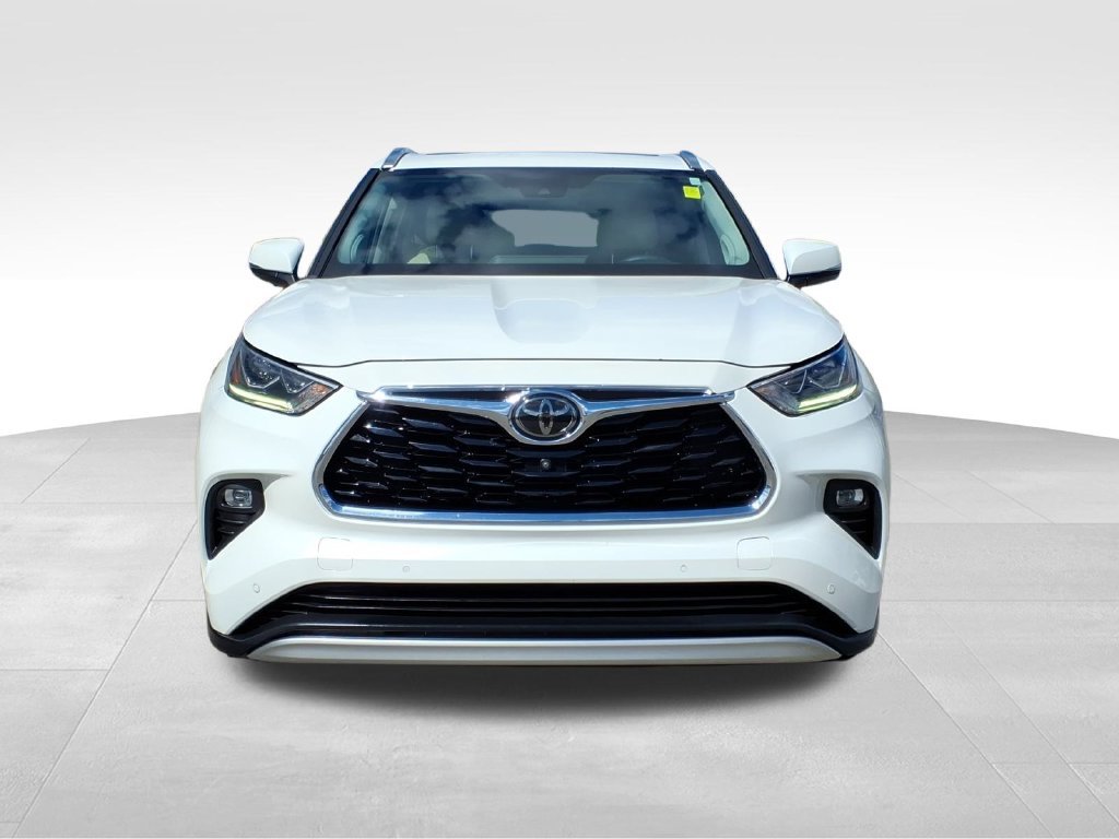 Used 2020 Blizzard Pearl Toyota Platinum image 26