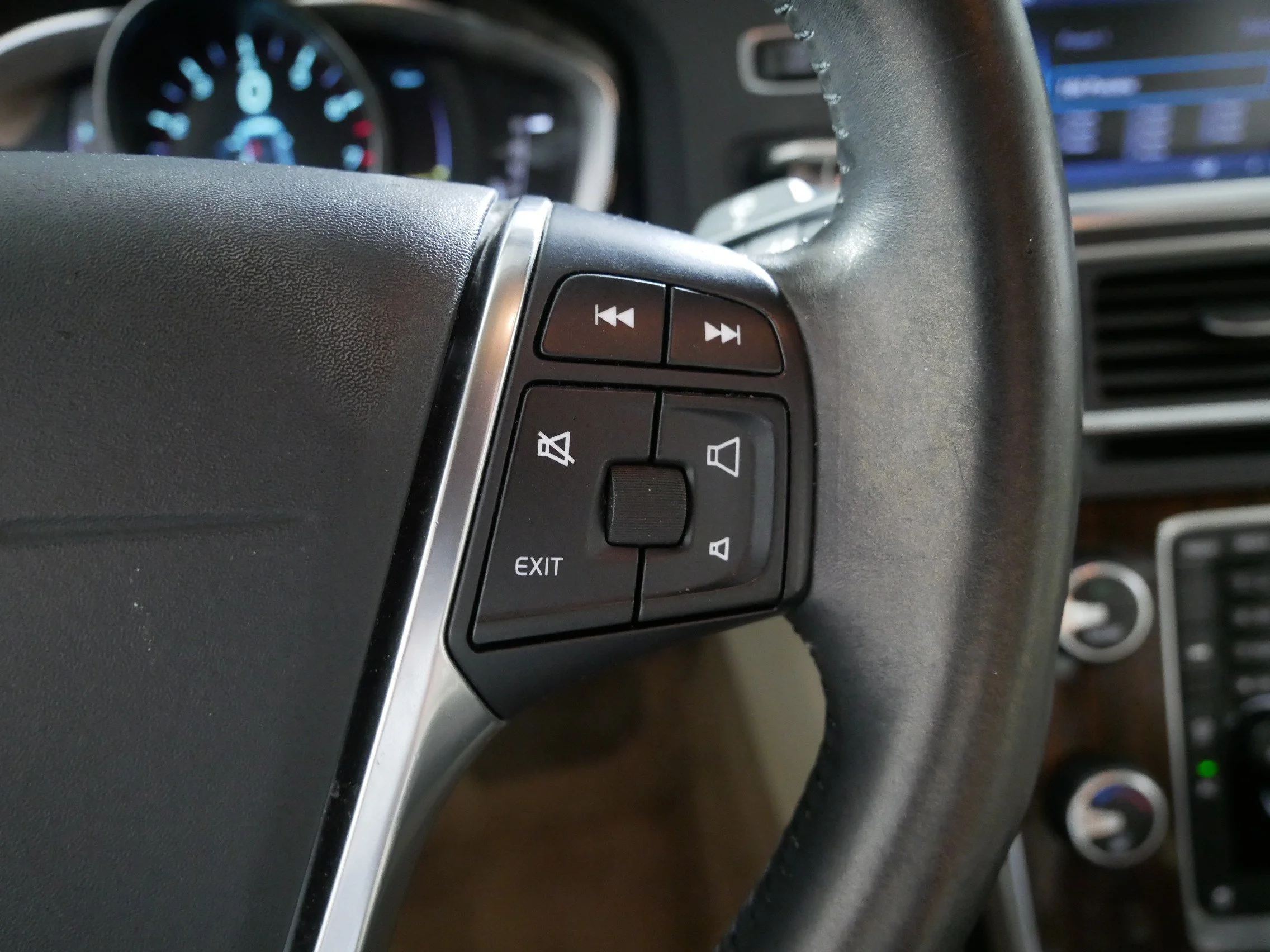 Used 2014 Seashell Metallic Volvo T5 image 28