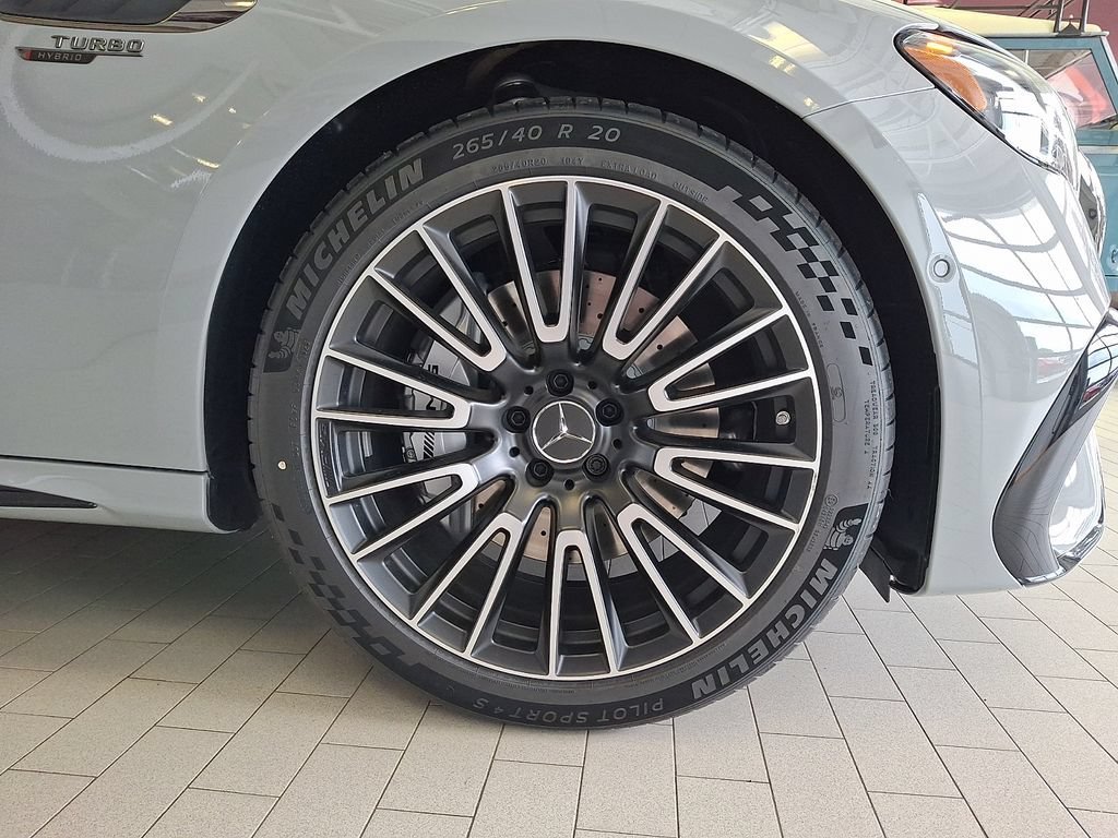 New 2026 MANUFAKTUR Alpine Grey Mercedes-Benz E 53 AMG® image 35