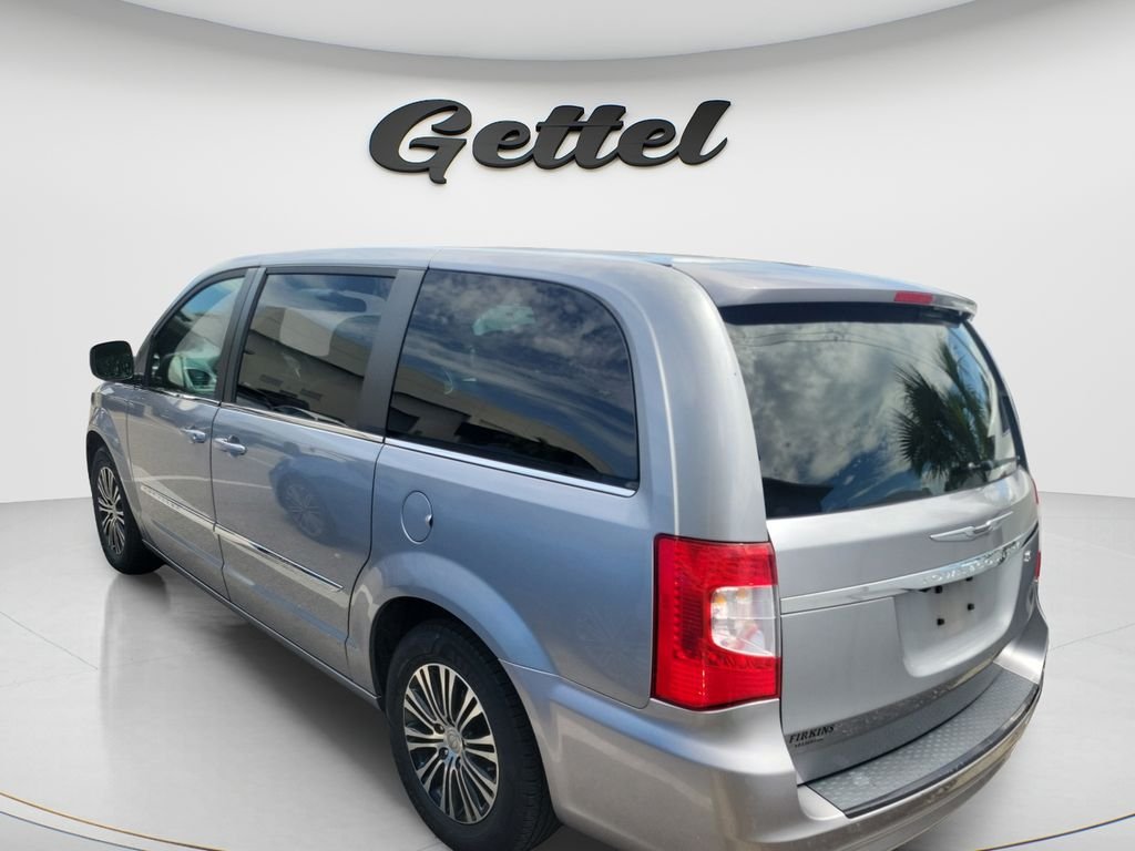 Used 2014 Silver Chrysler S image 8