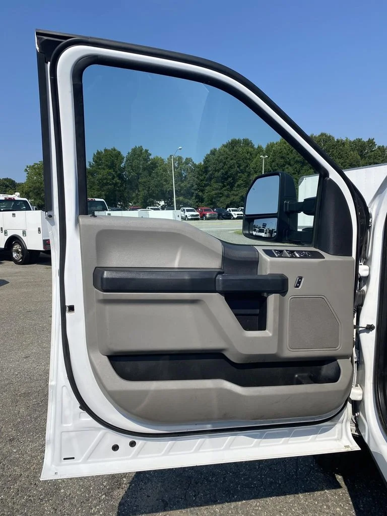 Used 2022 White Ford XL image 9