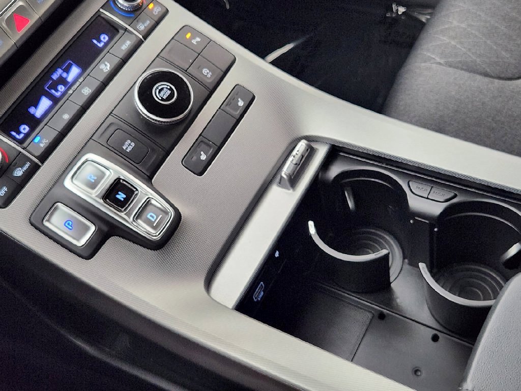 Used 2020 Black Hyundai SEL image 19