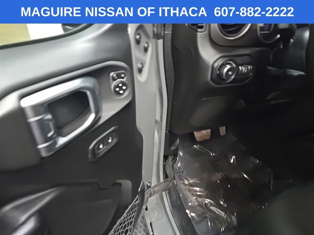Used 2019 Gray Jeep Sport S image 26