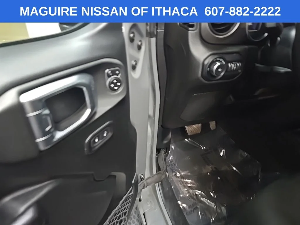 Used 2019 Gray Jeep Sport S image 26