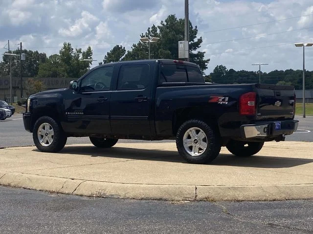 Used 2009 Black Chevrolet LT image 5