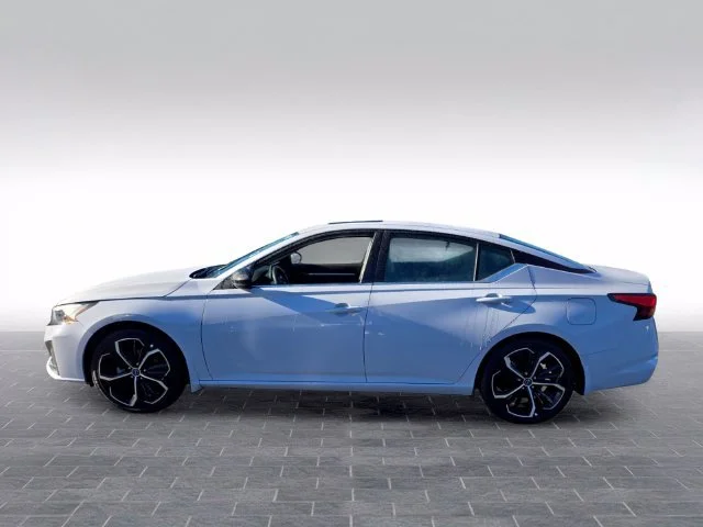 Used 2025 Gray Nissan SR image 4