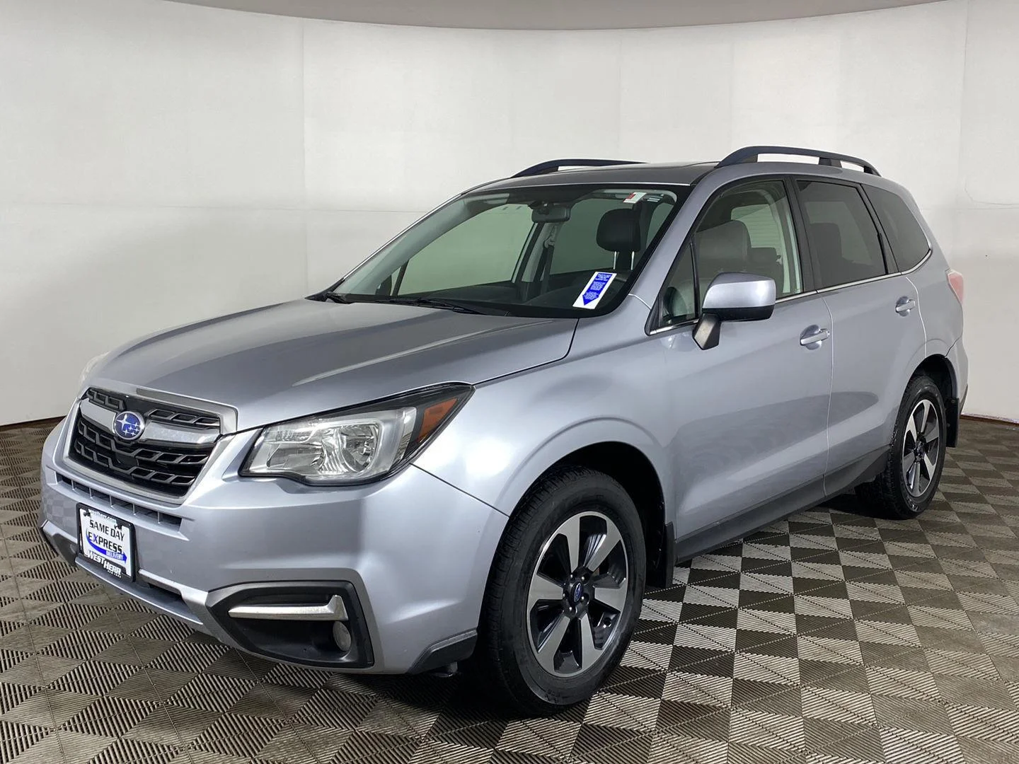 Used 2018 Ice Silver Metallic Subaru Limited image 10
