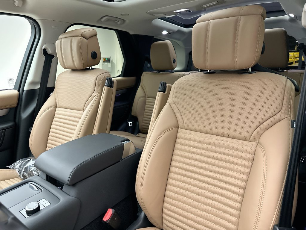 New 2026 Carpathian Gray Premium Metallic Land Rover Gemini Edition image 10