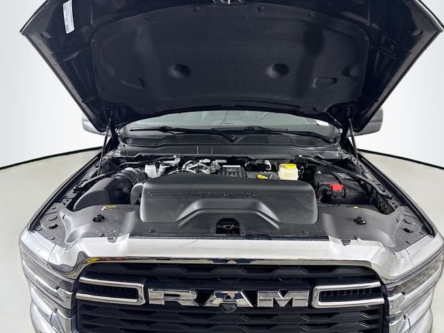 New 2026 Diamond Black Crystal Pearl-Coat Exterior Paint RAM Tradesman image 26
