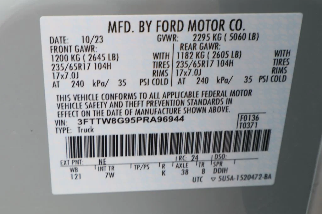 Used 2023 Green Ford XLT image 32