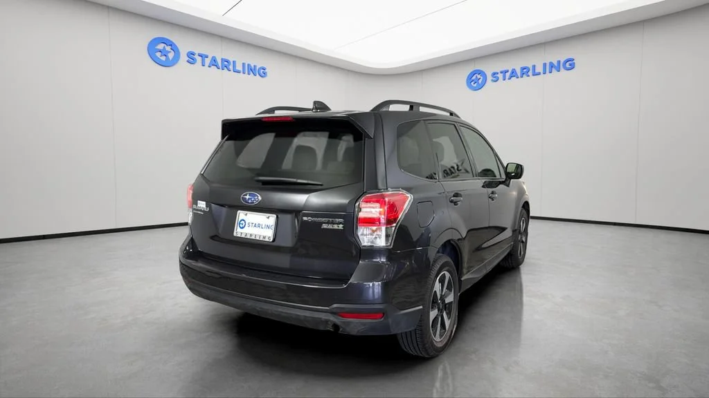 Used 2017  Subaru Premium image 8