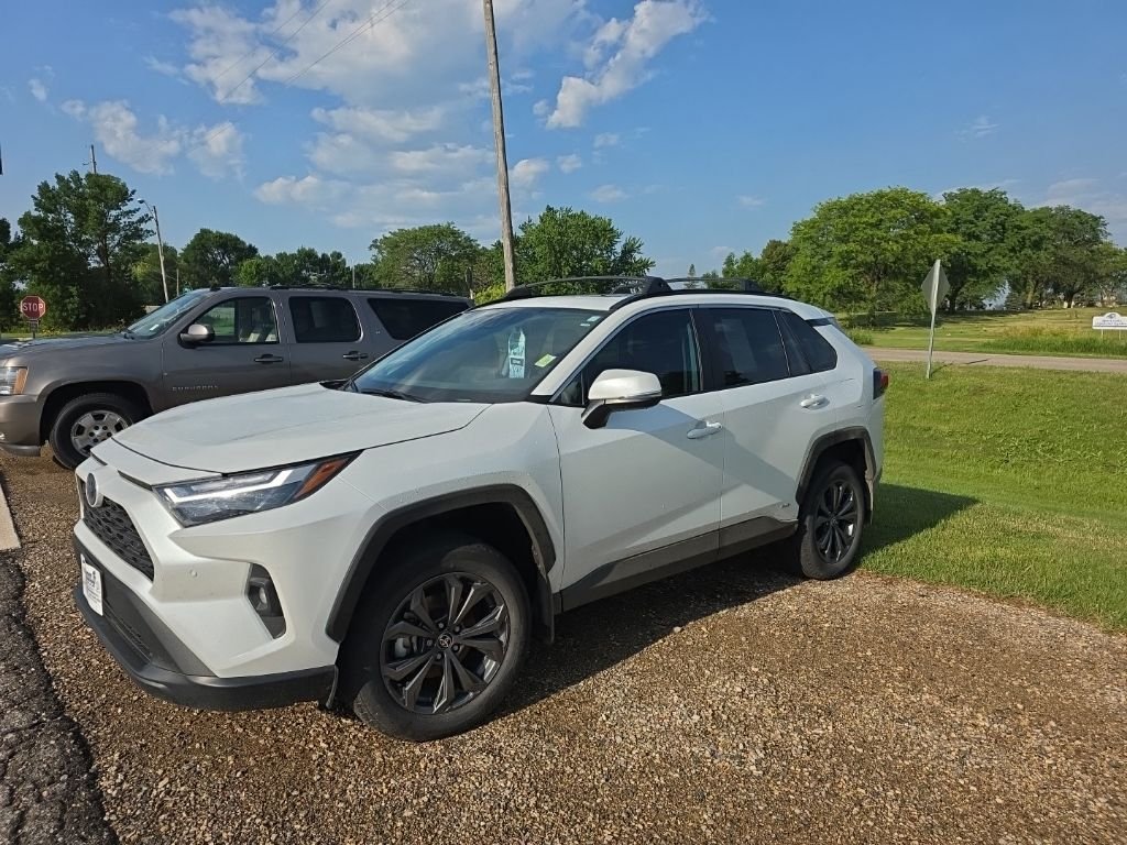 Used 2024 Beige Toyota XLE Premium image 4