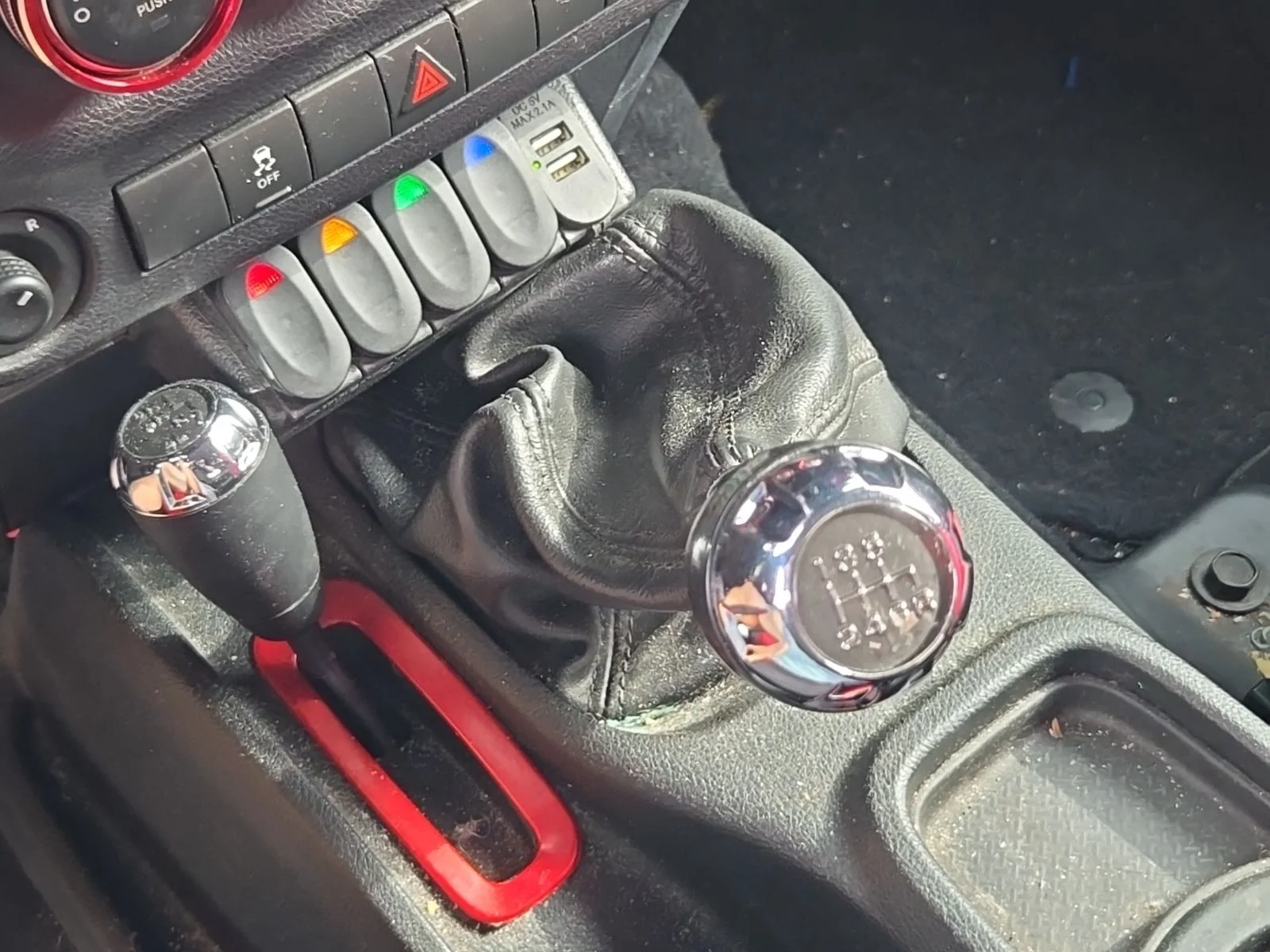 Used 2016 Gray Jeep Unlimited Sport image 19