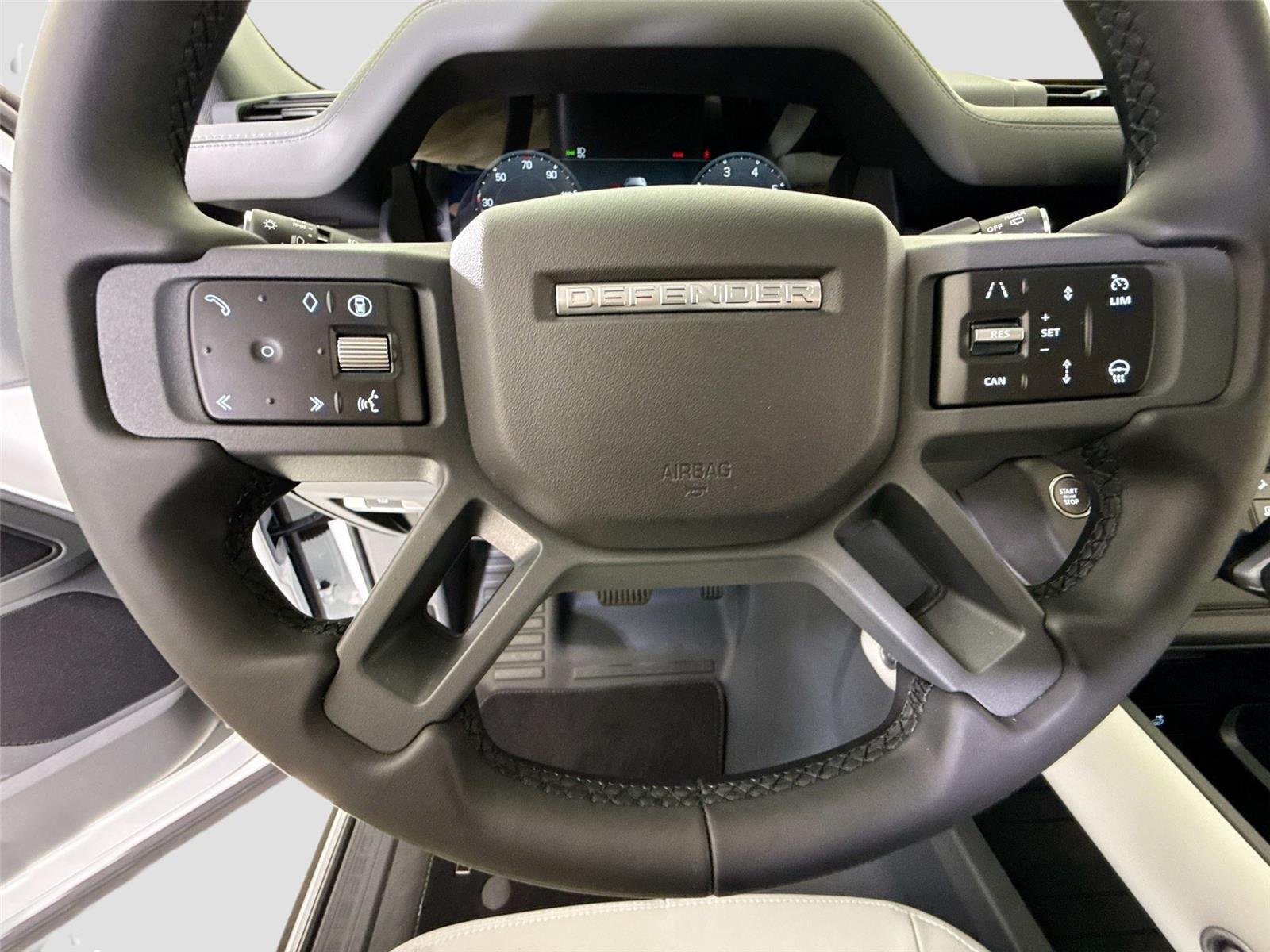 Used 2026 Fuji White Land Rover X-Dynamic SE | Urban Widetrack Build image 18