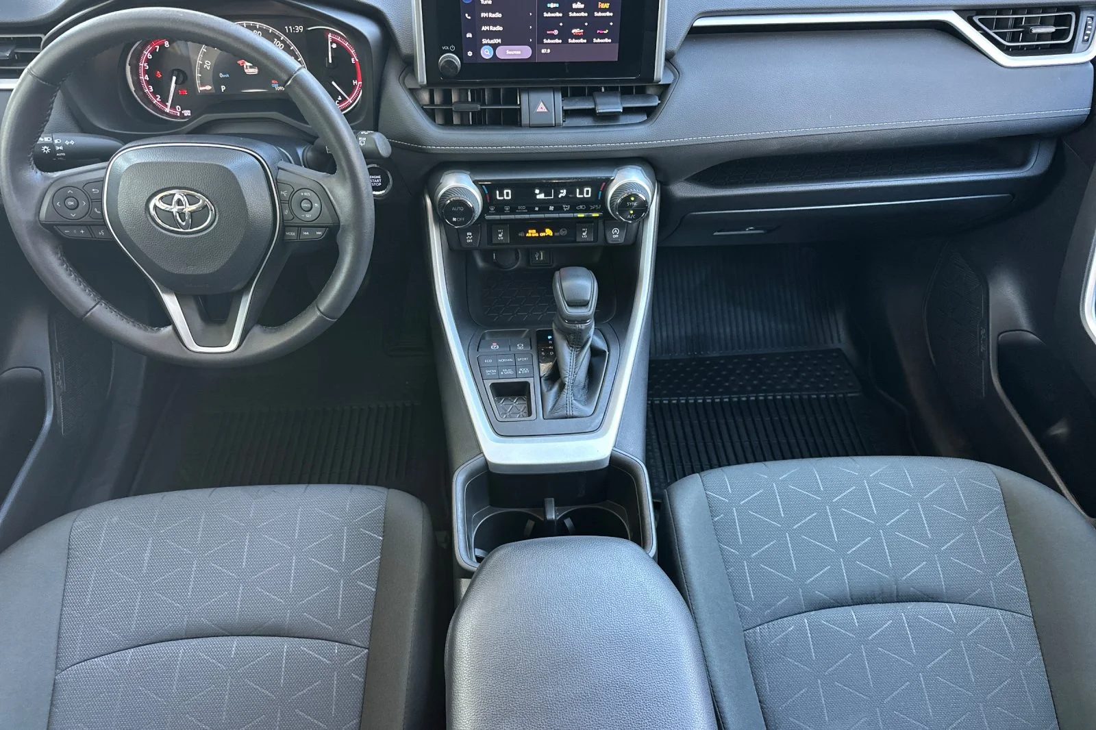 2023 Toyota RAV4 XLE - Photo 6