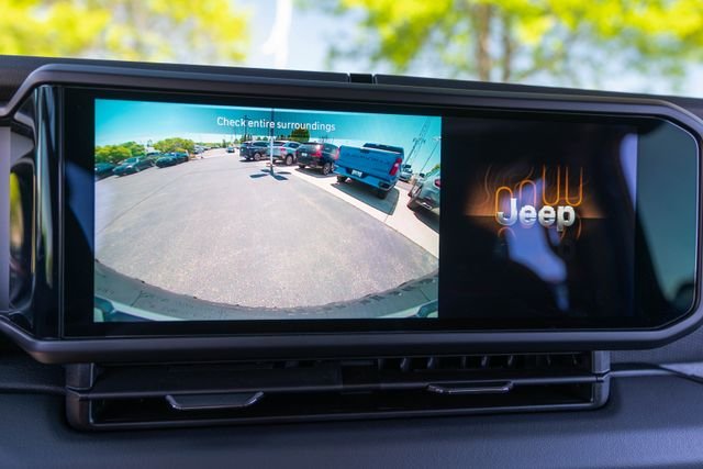Used 2024 Blue Pearl Jeep Rubicon image 32