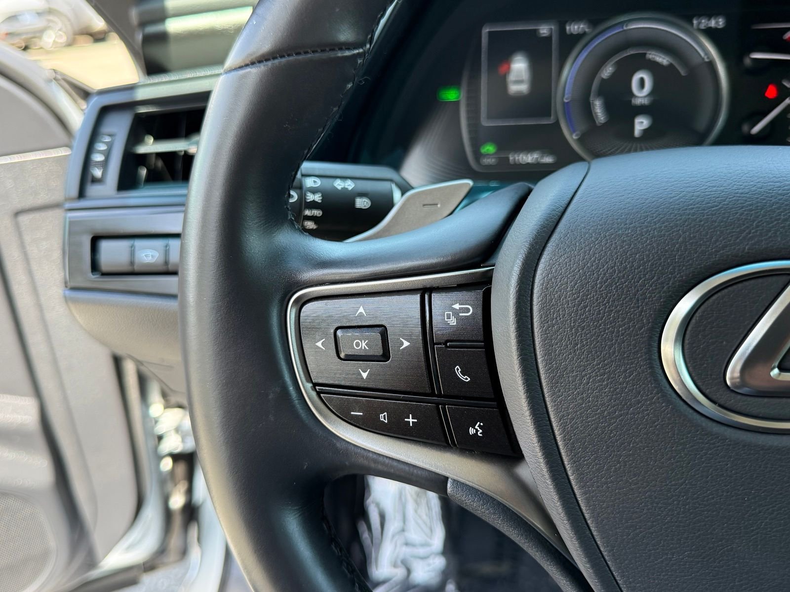 Used 2025 Silver Lexus 300h image 25