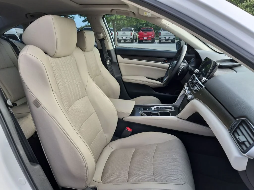 Used 2019  Honda Touring image 37
