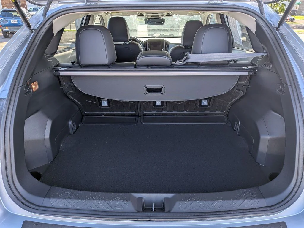 Used 2025 Ice Silver Metallic Subaru Limited image 6