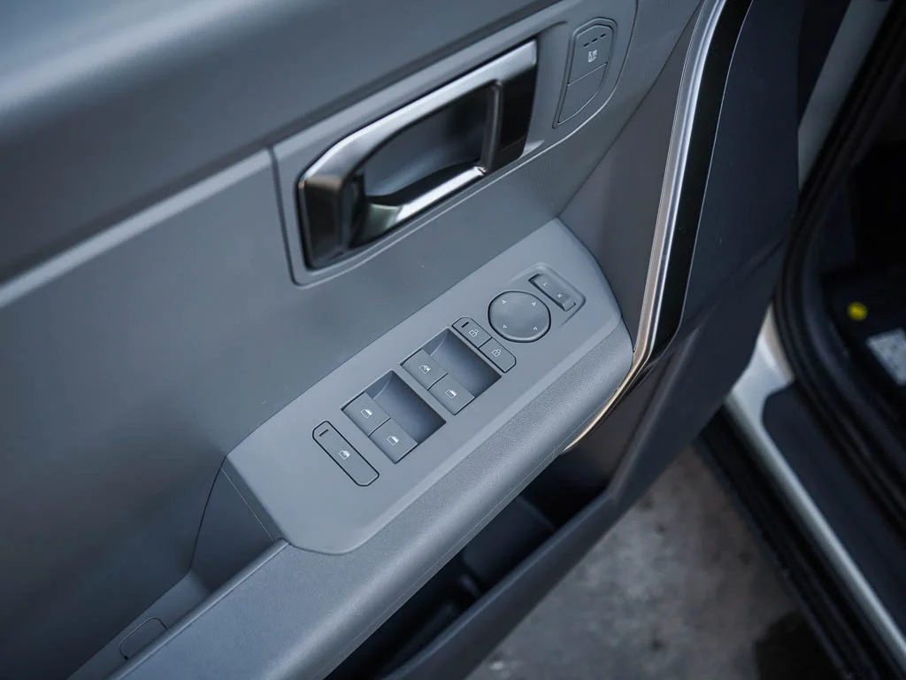 New 2027 Aurora Black Pearl Kia LX AWD image 18