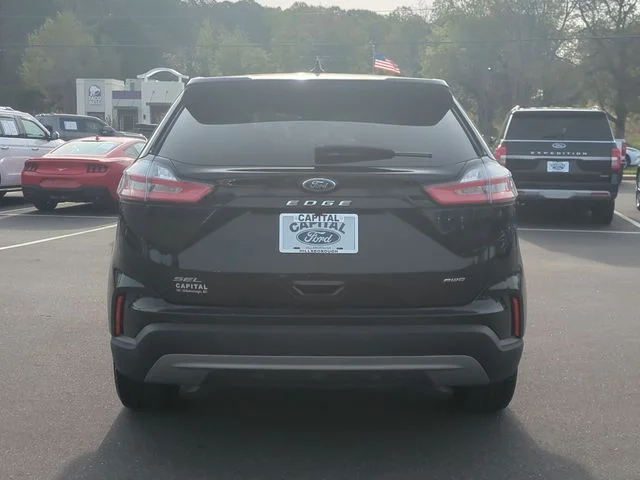 Used 2024 Black Ford SEL image 12
