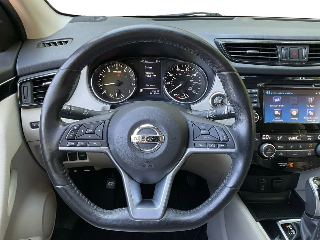 Used 2017 White Nissan SL image 17