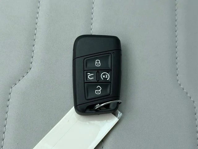 New 2026 Pure White Volkswagen 1.5T SE image 16