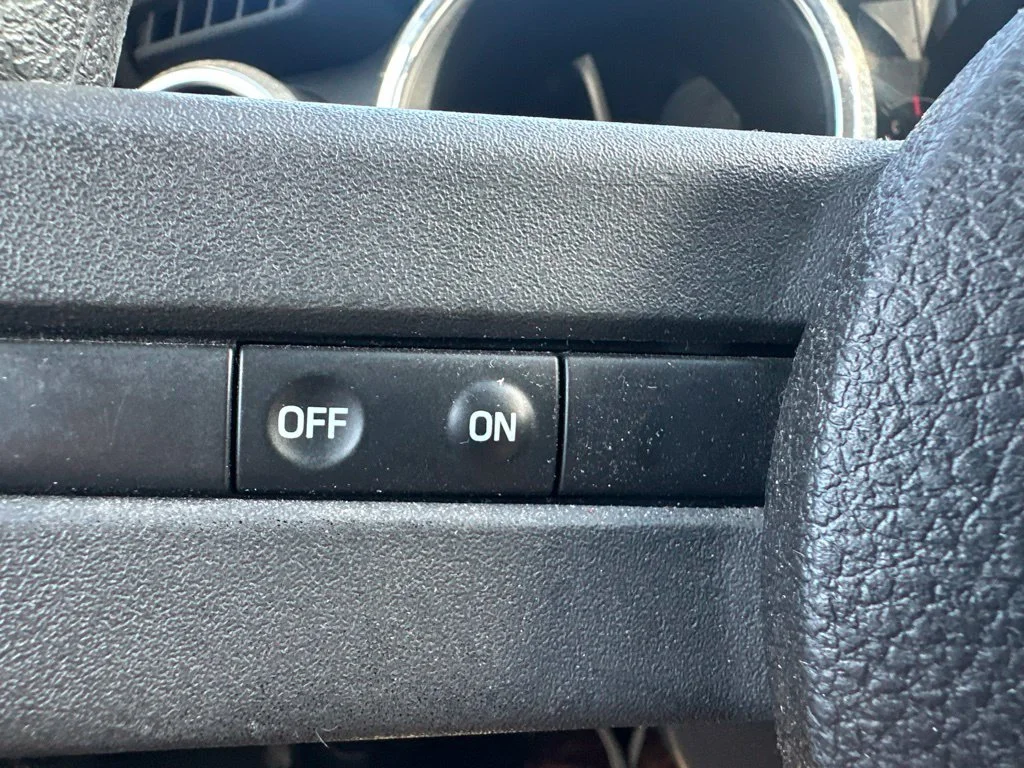 Used 2009 Gray Ford V6 image 24